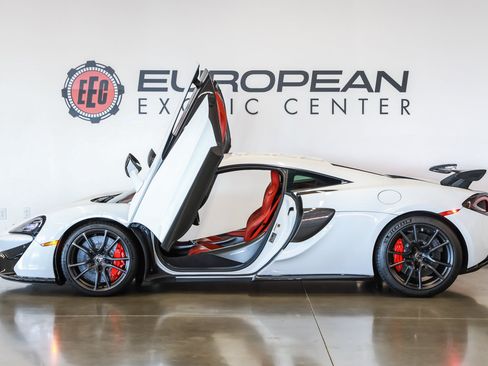 Used 2016 McLaren 570S Coupe RWD image 30