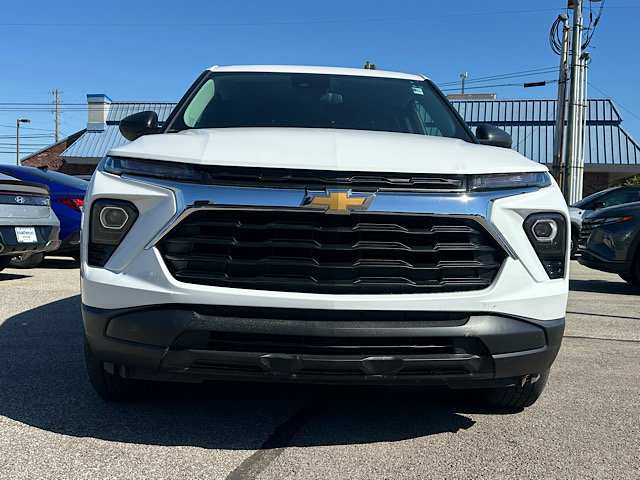 Used 2024 Chevrolet TrailBlazer LS w/ LS Convenience Package AWD/4WD image 2