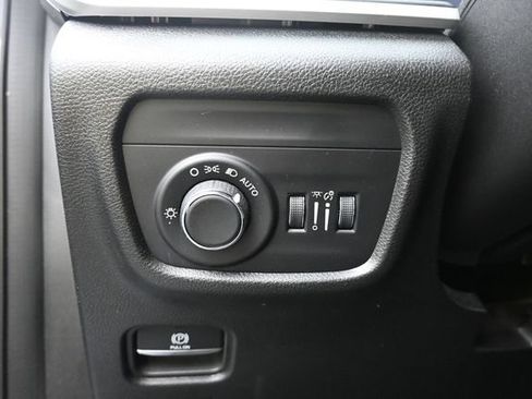 Used 2023 Jeep Grand Cherokee L Laredo AWD/4WD image 19