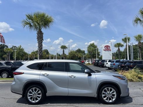 Used 2020 Toyota Highlander Limited AWD/4WD image 11