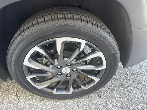 Used 2022 GMC Terrain SLT w/ Infotainment Package II FWD image 9