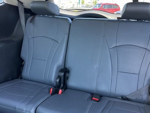 Used 2018 Buick Enclave Essence AWD/4WD image 19