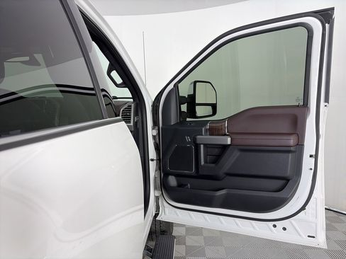 Used 2017 Ford F350 Platinum w/ Platinum Ultimate Package image 31