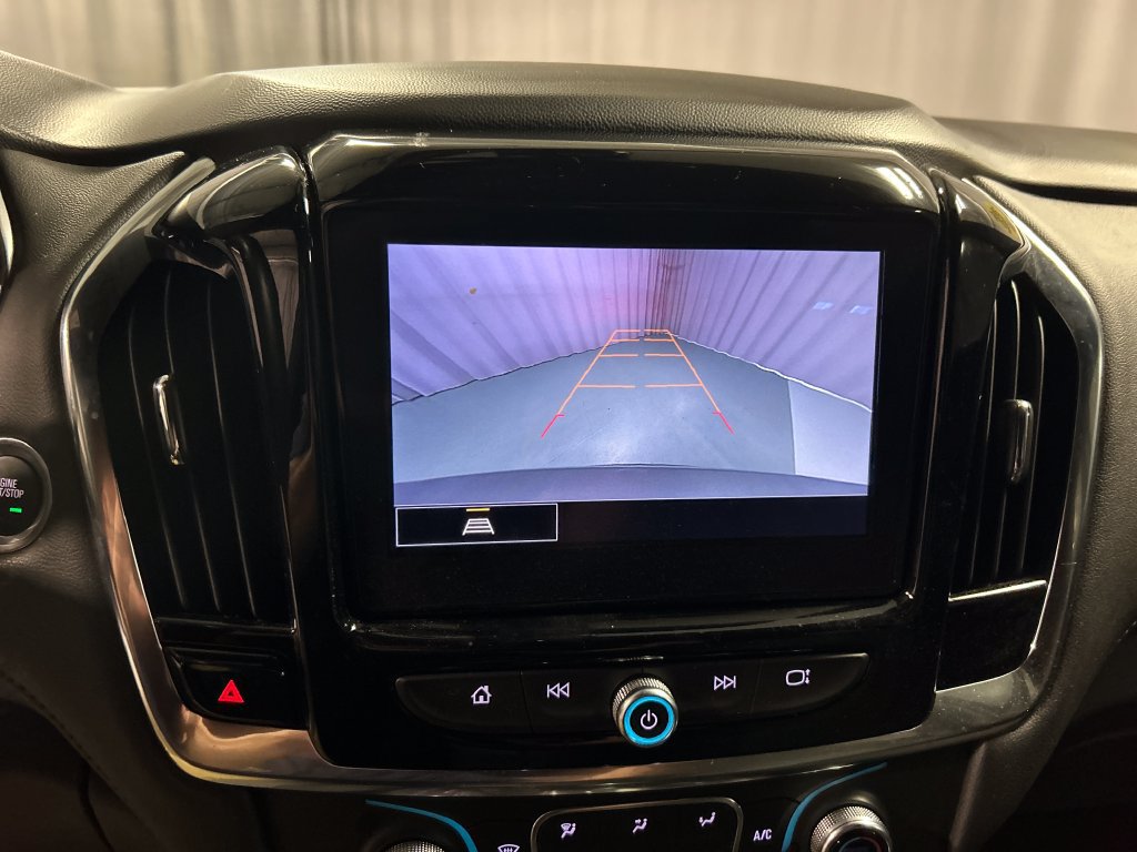 Used 2023 Chevrolet Traverse LT FWD image 18