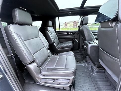 Used 2021 GMC Yukon XL Denali w/ Denali Premium Package AWD/4WD image 19