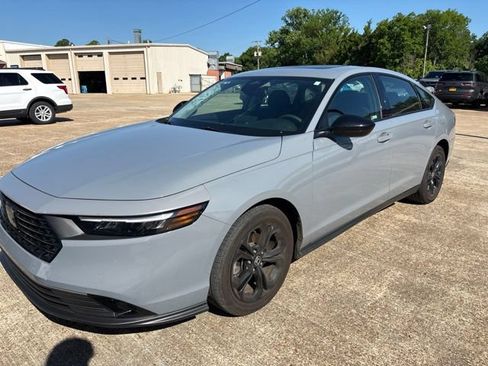 Used 2025 Honda Accord SE image 1