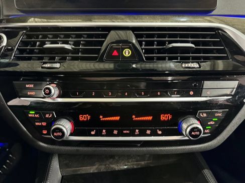 Used 2023 BMW M550i xDrive AWD/4WD image 36