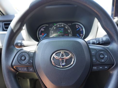 Used 2025 Toyota RAV4 XLE AWD/4WD image 23