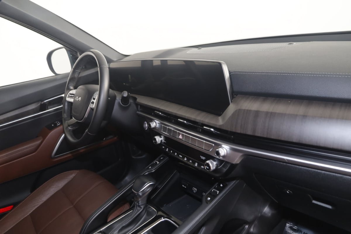 Used 2024 Kia Telluride EX w/ EX Captain's Chair Package FWD image 42