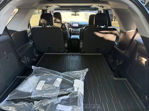 Used 2021 Ford Explorer XLT w/ Equipment Group 202A image 21