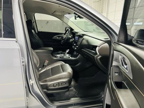 Used 2021 Chevrolet Traverse LT image 36