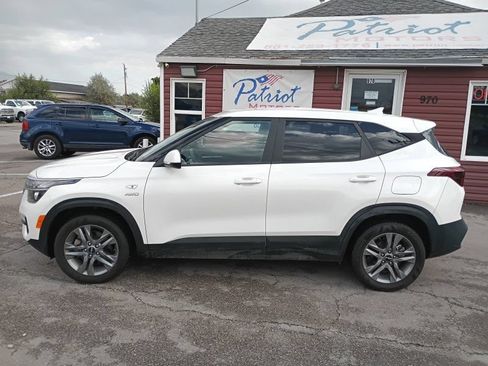 Used 2023 Kia Seltos LX AWD/4WD image 2