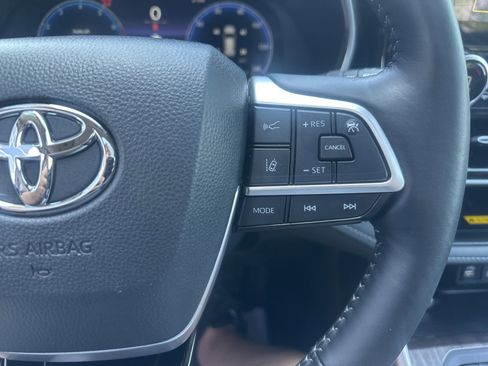 Used 2025 Toyota Highlander Platinum AWD/4WD image 30