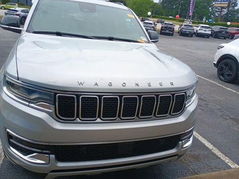Used 2024 Jeep Wagoneer L Series II RWD image 2