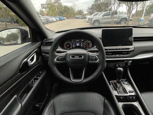 Used 2024 Jeep Compass Trailhawk image 11