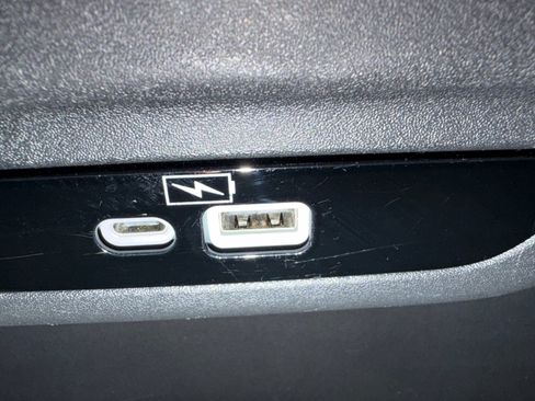 Used 2023 Chrysler Pacifica Touring-L FWD image 39