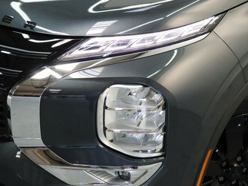 New 2026 Mitsubishi Outlander LE FWD image 2