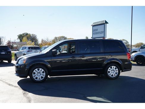 Used 2018 Dodge Grand Caravan SE w/ UConnect Hands-Free Group image 6