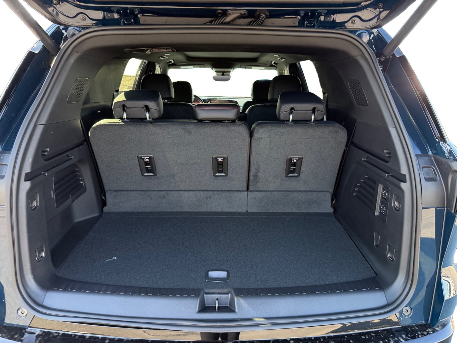 New 2027 Chevrolet Traverse RS AWD/4WD image 17