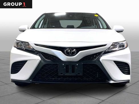 Certified 2020 Toyota Camry SE image 3