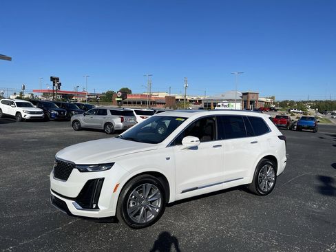 Used 2025 Cadillac XT6 Premium Luxury image 1