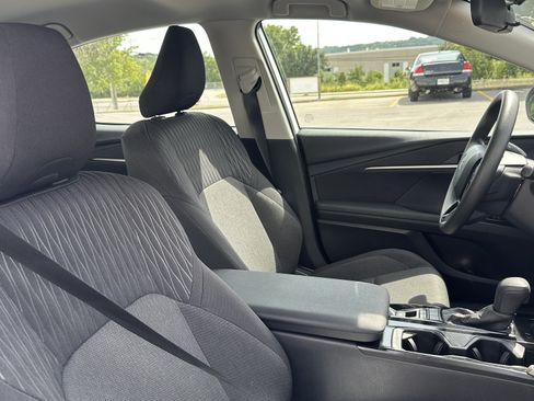 Used 2025 Toyota Camry LE FWD image 33