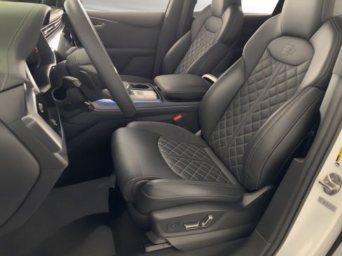 Used 2025 Audi SQ7 Prestige w/ Prestige Package image 5