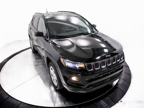 Used 2023 Jeep Compass Latitude image 34