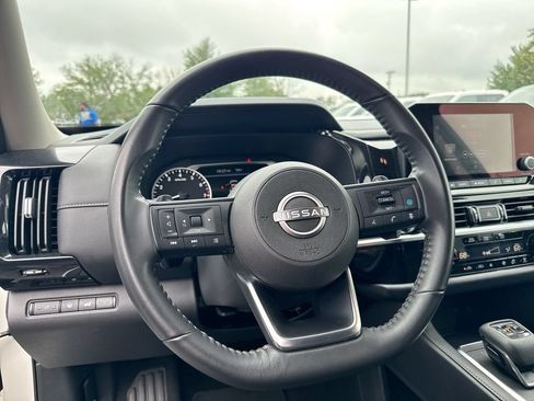 Used 2025 Nissan Pathfinder SV AWD/4WD image 11