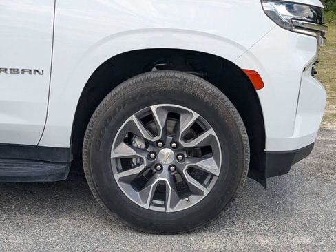 Used 2022 Chevrolet Suburban LT RWD image 12