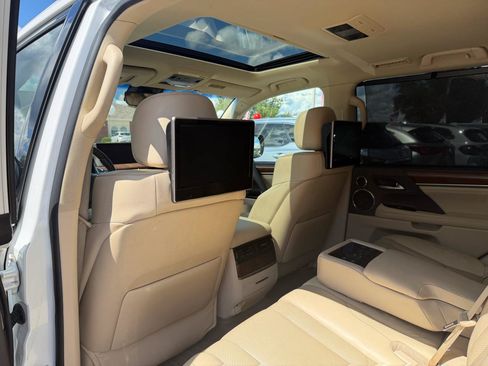 Used 2019 Lexus LX 570 4WD w/ Luxury Package image 15