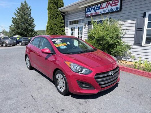 Used 2017 Hyundai Elantra GT FWD image 2