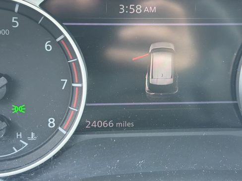 Used 2023 Nissan Rogue SV FWD image 3