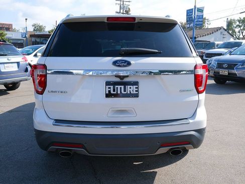 Used 2018 Ford Explorer Limited w/ Equipment Group 301A FWD image 5