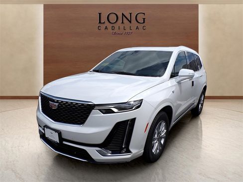 New 2025 Cadillac XT6 Luxury image 1