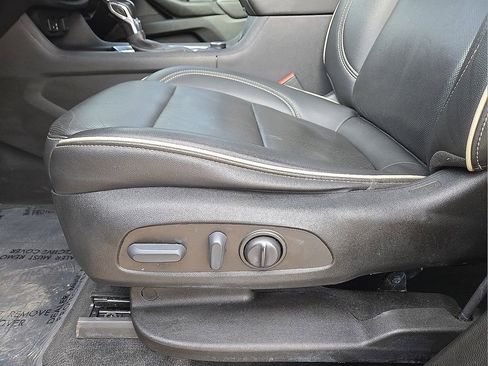 Used 2022 Chevrolet Traverse Premier w/ Redline Edition image 26