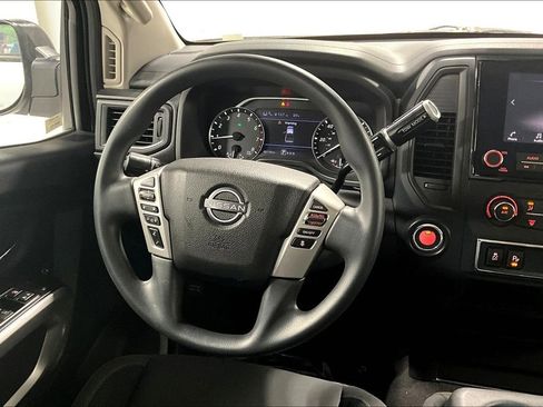 Used 2023 Nissan Titan SV image 7