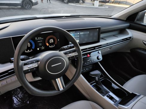 Certified 2025 Hyundai Tucson SEL image 17