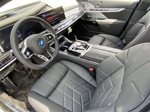 New 2025 BMW i7 M70 image 18