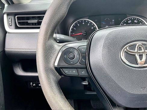 Used 2021 Toyota RAV4 LE image 19