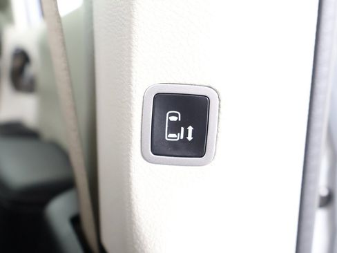 Used 2024 Chrysler Pacifica Limited image 30