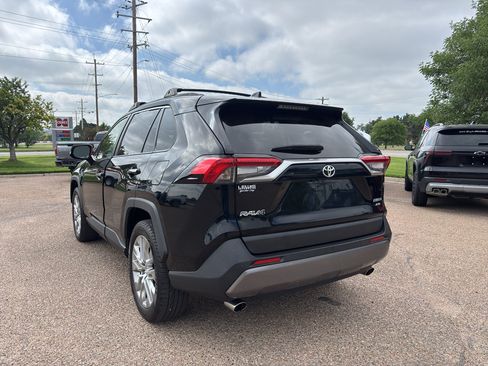 Used 2019 Toyota RAV4 Limited w/ Cold Weather Package AWD/4WD image 6