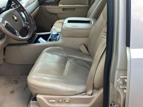 Used 2013 Chevrolet Suburban LT w/ Luxury Package RWD image 2