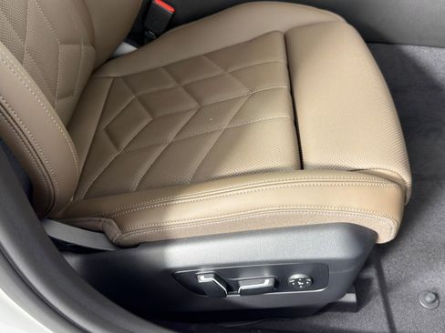 Used 2026 BMW 530i w/ Convenience Package RWD image 30