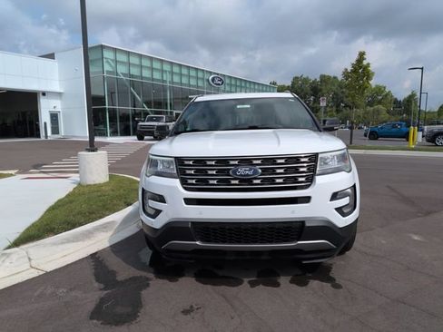 Certified 2017 Ford Explorer XLT w/ Equipment Group 202A AWD/4WD image 8
