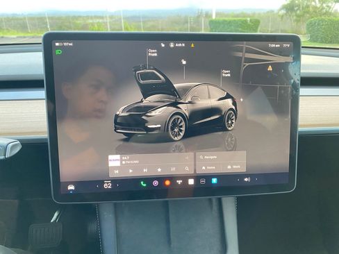 Used 2024 Tesla Model Y Long Range image 16