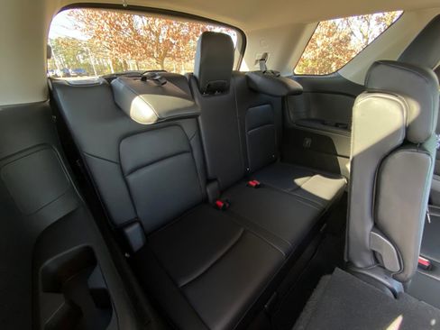 Used 2025 Nissan Pathfinder SL image 29