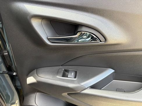 New 2026 Chevrolet Trax LT w/ LT Convenience Package FWD image 30