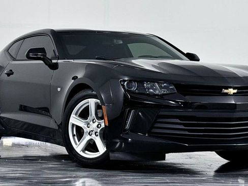 Used 2018 Chevrolet Camaro LT w/ Technology Package RWD image 2