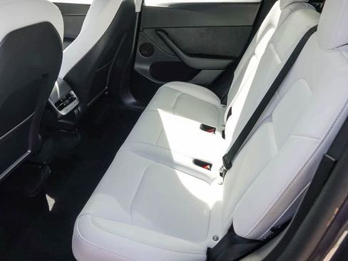 Used 2022 Tesla Model Y Performance image 16